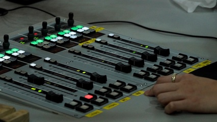 視聽(tīng)聯(lián)動(dòng)探前沿 學(xué)媒融合啟新篇——我院廣播電視學(xué)專業(yè)師生赴廈門(mén)音樂(lè)廣播開(kāi)展專業(yè)認(rèn)知與錄音制作實(shí)踐